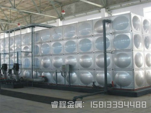 开发区企业加速器1060吨不锈钢水箱群