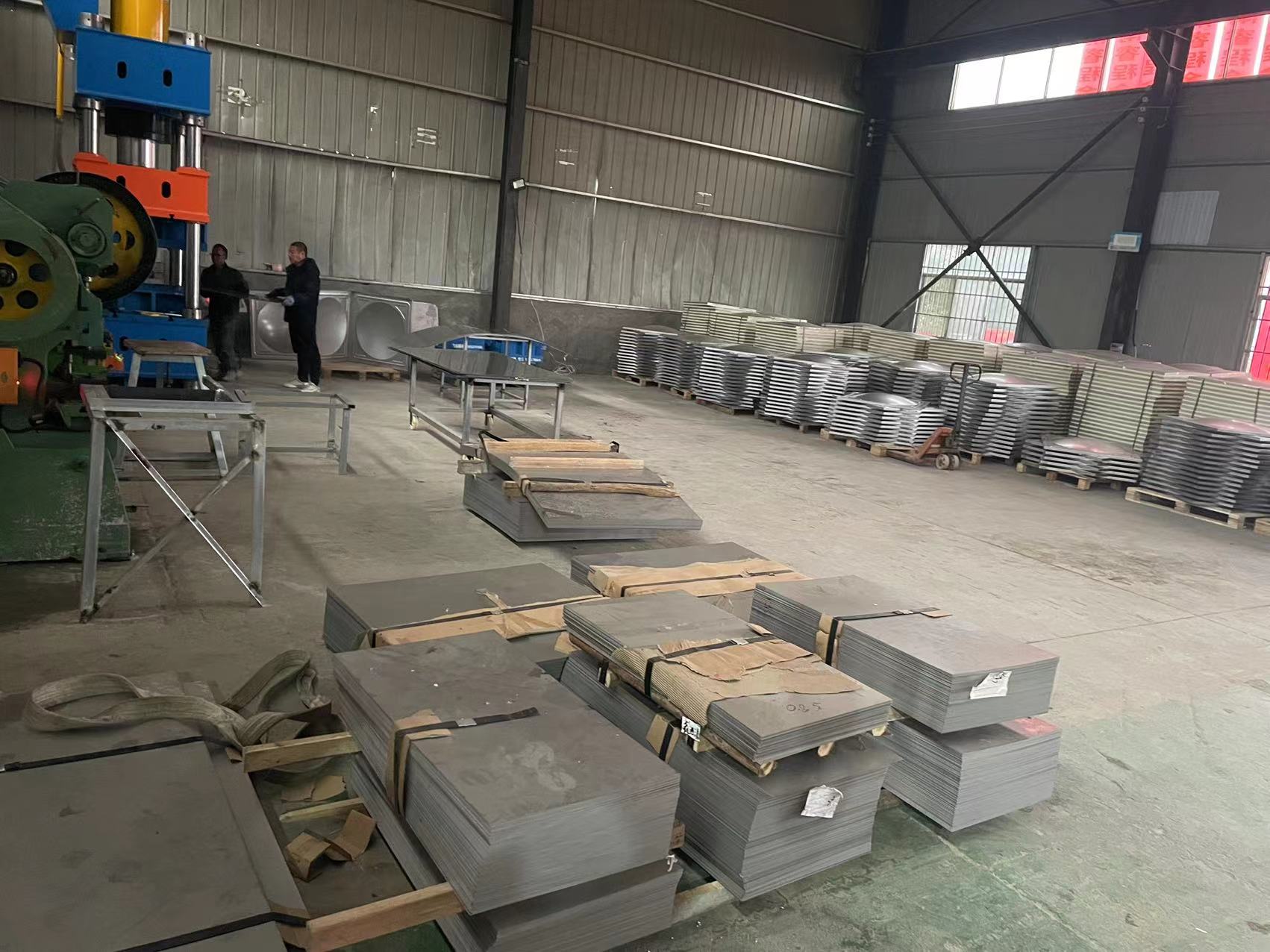 湖南睿程金属制品有限公司,不锈钢水箱,不锈钢烟囱,不锈钢非标产品,环保设备