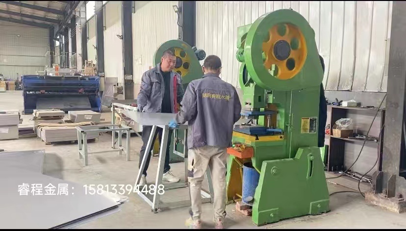 湖南睿程金属制品有限公司,不锈钢水箱,不锈钢烟囱,不锈钢非标产品,环保设备